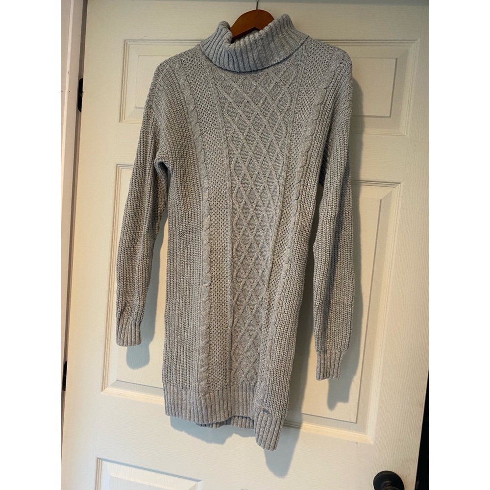 Hollister sweater size Medium